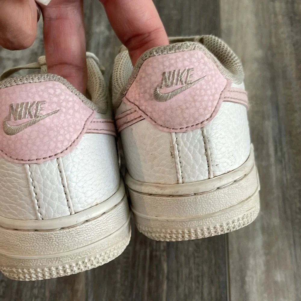 Nike Air Force white and pink